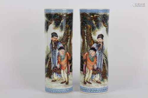 FAMILLE ROSE STORY MOTIF BRUSH POT PAIR