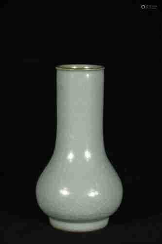 A CHINESE LONGQUAN KILN LONG NECK VASE, SONG DYNASTY