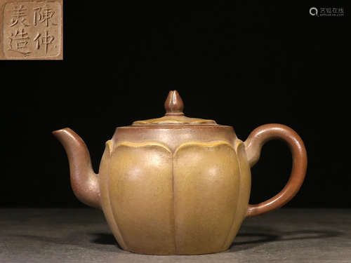 YIXING ZISHA 'FLOWER PETALS' BULBOUS TEAPOT