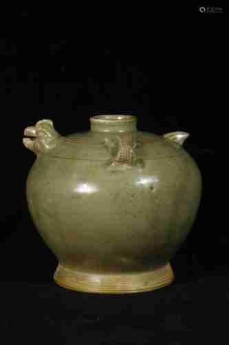 A CHINESE YUE KILN CELADON PORCELAIN POT DESIGNED WITH ROOST...