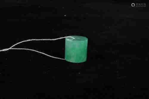 A CHINESE JADEITE PENDANT, QING DYNASTY