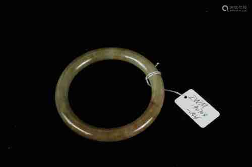 A CHINESE HETIAN JADE BANGLE, QING DYNASTY