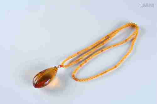 A CHINESE AMBER NECKLACE