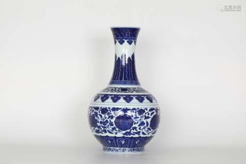 19th century, blue and white glaze vase with lotus pattern