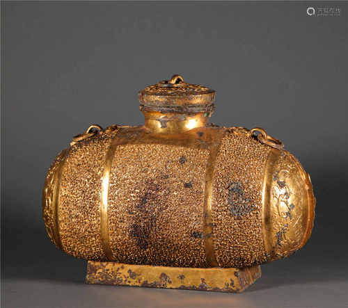 Copper and gilding pot in beast form from Han漢代銅鎏金獸紋罐