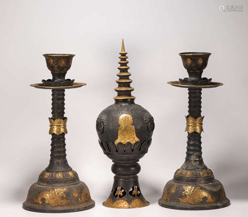 A set of silver and gilding buddhism relic towers from Qing清...