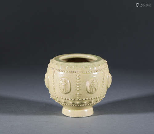 Celadon pot from Song宋代青瓷乳釘罐