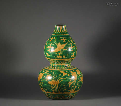 Green glazed vase with bird pattern from Yuan元代綠釉鳥紋瓶