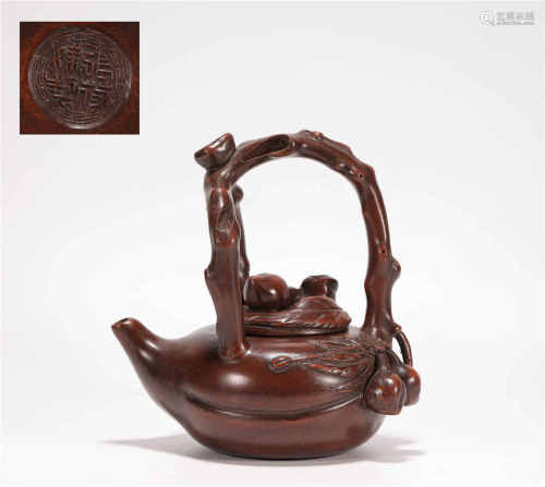 Red stoneware tea pot in peach form from Qing清代壽桃紫型砂壺