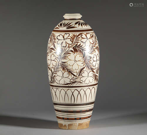 Cizhou kiln vase with flower painting from Song宋代磁州窯花卉...