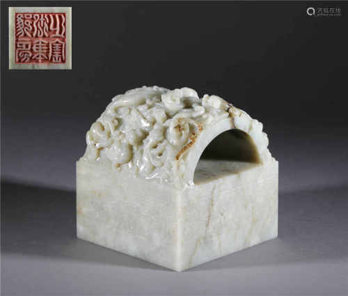 Hetian jade seal in dragon form from Qing清代和田玉龍紋玉璽