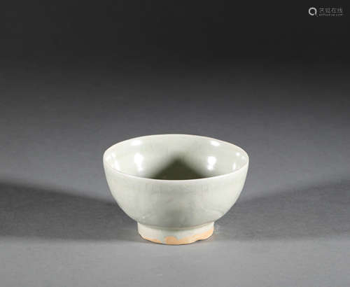 Guan kiln bowl from Qing清代官窯小碗