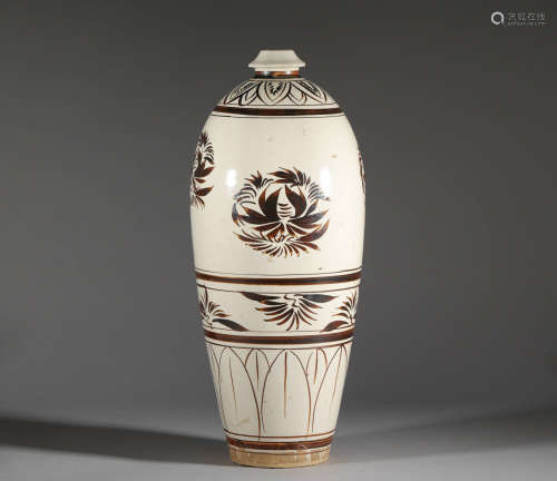 Cizhou kiln vase from Song宋代磁州窯花卉梅瓶