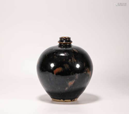 Brown glazed prunus vase from Song宋代醬釉梅瓶