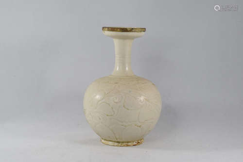 A Ding Ware White Porcelain Vase