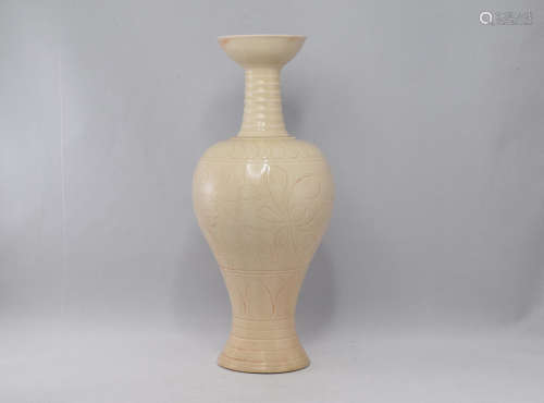 A Ding Ware White Porcelain Vase