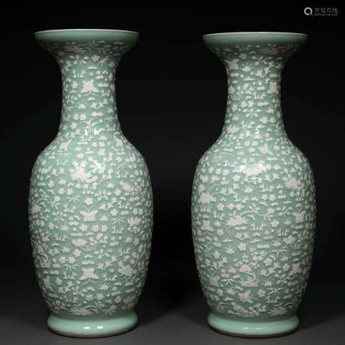Importante pareja de jarrones chinos en porcelana de celadón...