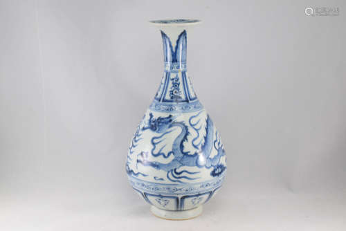 A Blue and White Dragon Porcelian Vase Bottle