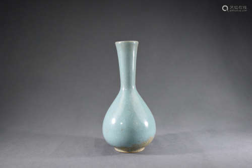 A Blue Glazed Porcelain Vase Bottle