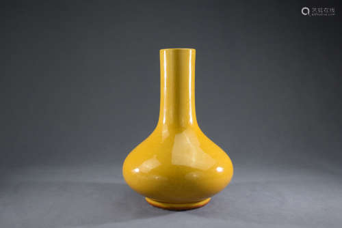 A Yellow Glazed Porcelain Vase Bottle