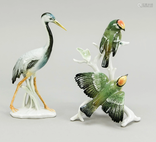 Two bird figures on pedestal,