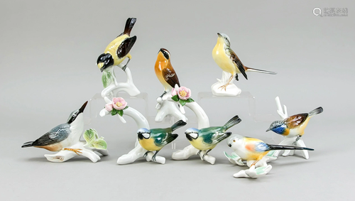 Eight medium bird figurines, m