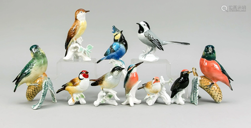 Ten small bird figurines, most