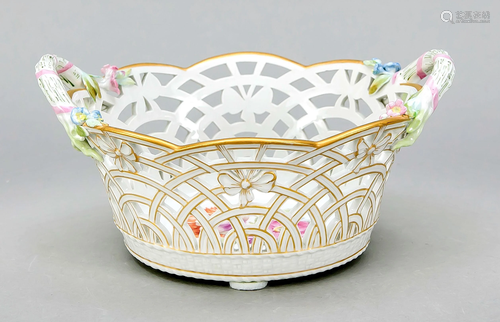 Round ornamental basket, KPM B