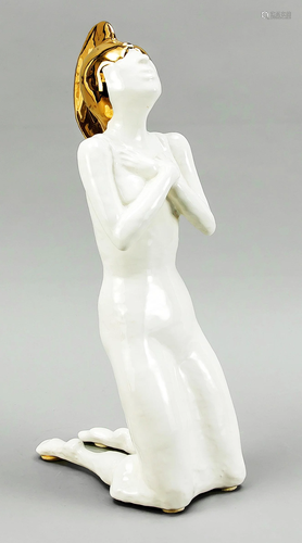 Figure of a kneeling woman in