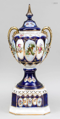 Splendid lidded vase, 20th cen