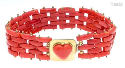 Coral bracelet with a box clasp