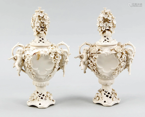 Two porpourri lidded vases, Ge