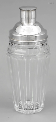 Cocktail shaker with silver li