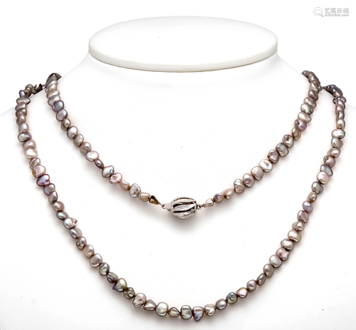 Pearl necklace with box clasp WG