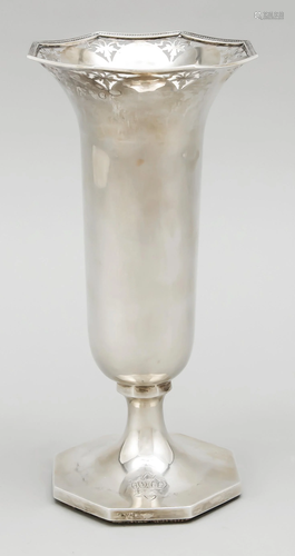 Vase, England, 1919, maker's m