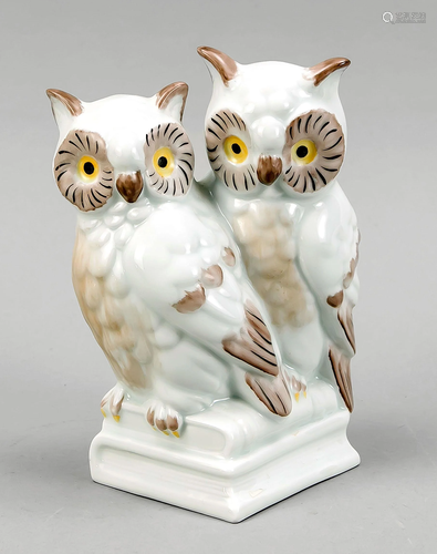 Pair of owls on 2 books, Gerol