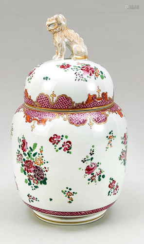 Lidded vase with fo dog, w. Ho