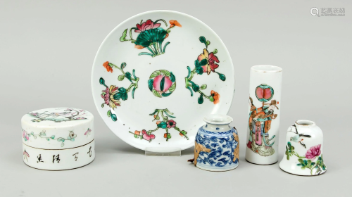 Small assemblage of porcelain,