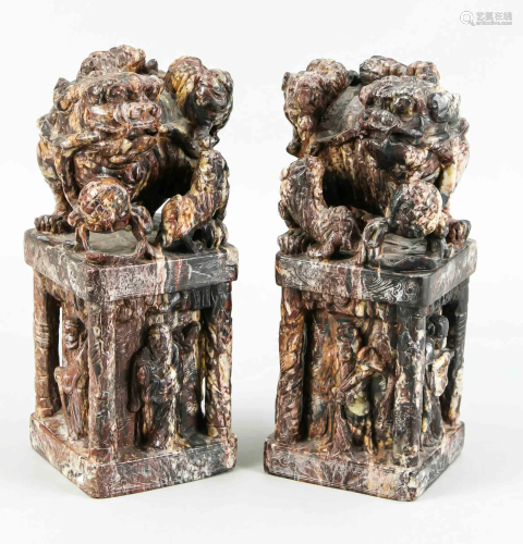 Pair of temple guard figures (