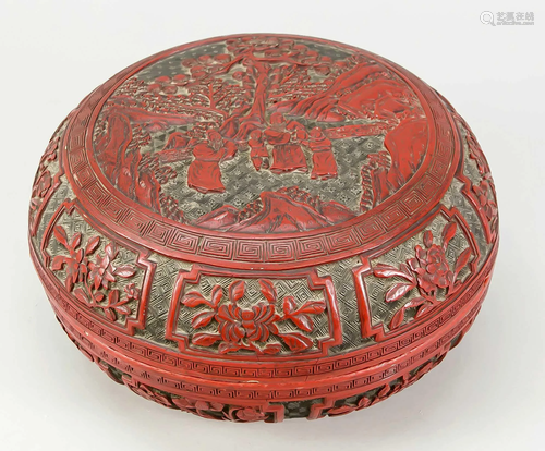 Carved lacquer lidded box, Chi