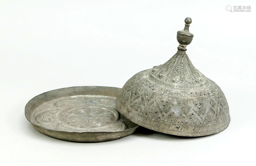 Lidded container for food, Nea