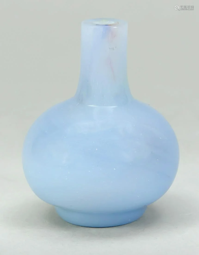 Small Peking glass vase/snuffb