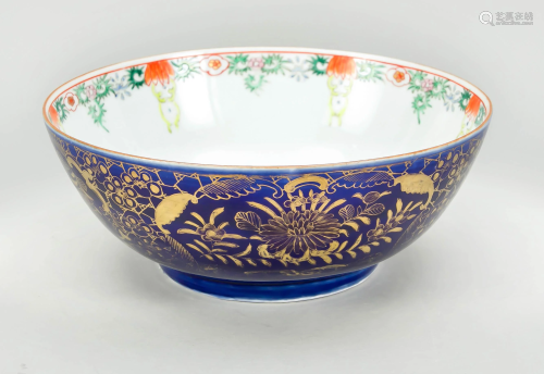 Bowl, China, 18th c. Outer wal