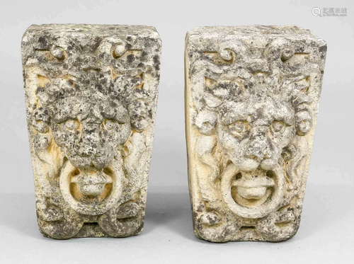 Pair of facades keystones, lat