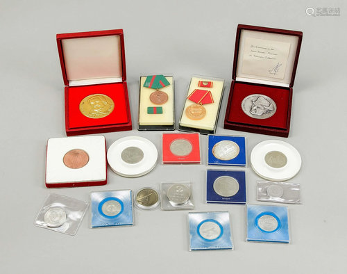 Extensive collection of coins,