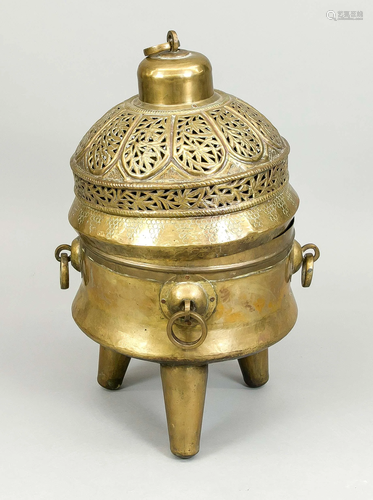 Large tripod with lid, late 19