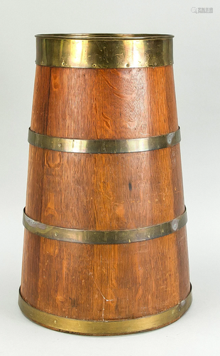 Umbrella stand in barrel shape