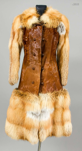 Ladies coat with cowhide and f