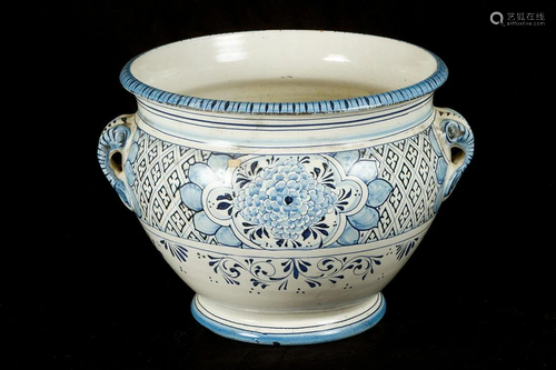 Italian Majolica pot