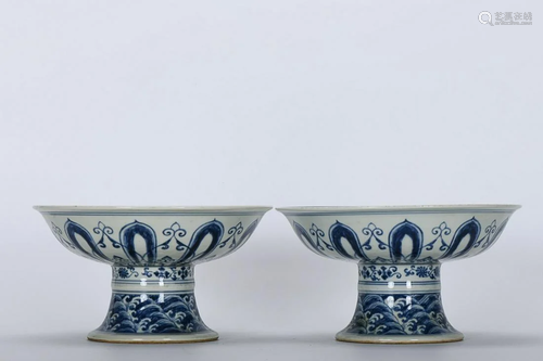 PAIR OF BLUE & WHITE 'FLORAL' HIGH FOOT FRUIT TRAYS